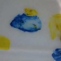 Pintura sobre hielo azul y amarilla 2