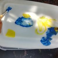 Pintura sobre hielo azul y amarilla 3