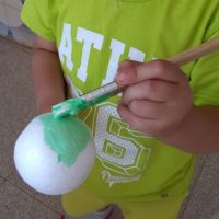 Pintando las esferas de verde