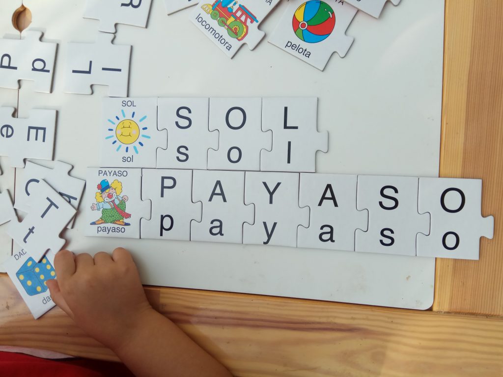 Puzzle para formar palabras « Happy